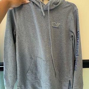Vineyard vines sweatshirt